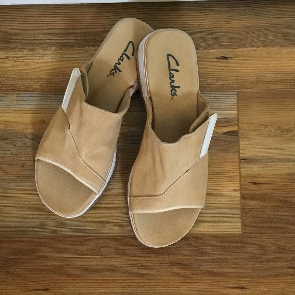 Clarks Women's Tan Canvas Adjustable Slip-On Mule Sandals Size 8